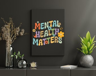 Può includere: Una stampa su tela nera con il testo "MENTAL HEALTH MATTERS" in lettere colorate in stile retrò con fiori e stelle.