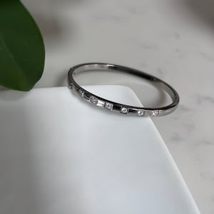 Bracelet jonc à charnière en argent et diamants | Plaqué argent, sans ternissement et gravable