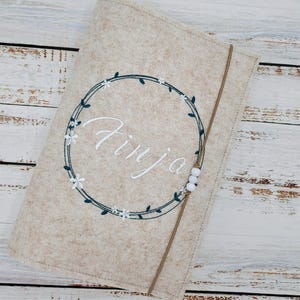 U-Heft Hülle aus Filz, Bestickt, U Heft Hülle personalisierbar, U Heft Hülle mit Impfpass, U Heft Hülle für Jungen / Mädchen