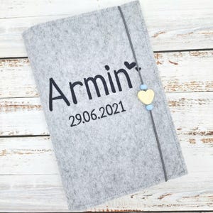 U-Heft Hülle aus Filz, Bestickt, U Heft Hülle personalisierbar, U Heft Hülle mit Impfpass, U Heft Hülle für Jungen / Mädchen