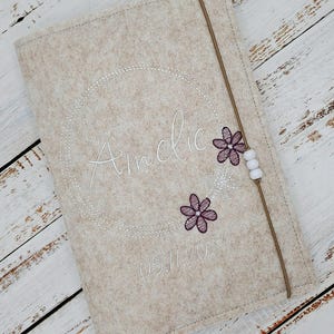U-Heft Hülle aus Filz, Bestickt, U Heft Hülle personalisierbar, U Heft Hülle mit Impfpass, U Heft Hülle für Jungen / Mädchen
