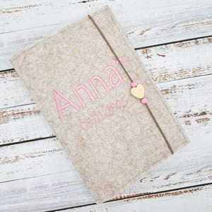 U-Heft Hülle aus Filz, Bestickt, U Heft Hülle personalisierbar, U Heft Hülle mit Impfpass, U Heft Hülle für Jungen / Mädchen