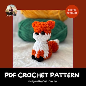 Peut inclure: Un renard en crochet avec des détails orange, blancs et noirs. Le renard a une texture duveteuse et est posé sur une surface blanche. Le texte "PDF CROCHET PATTERN" et "DIGITAL PRODUCT" est inclus.