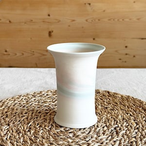 Vaso vintage in ceramica di Ellie Pearson Orkney: decorazione rosa chiaro anni '70