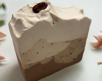 Handgjord tvål med kaffe och latte: Vegansk exfolierande tvål