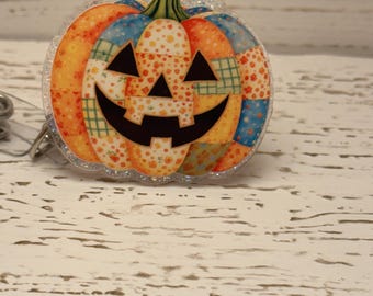 Porta credenciales de calabaza de Halloween con diseño de patchwork – Insignia de Halloween con purpurina