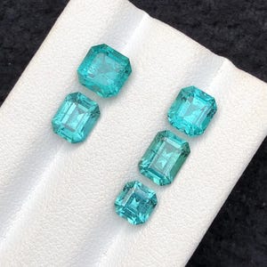 Lote de piedras de turmalina facetadas azules naturales de 5,4 quilates originarias de Afganistán.
