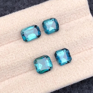 Lote de piedras facetadas de turmalina azul natural de 4,7 quilates procedentes de Afganistán.
