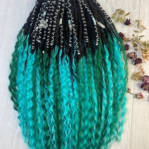 Ombre Synthetic DE Dreads with Curls – Black & Turquoise Braided Dreadlocks with Wraps Charms – Fantasy Cosplay Hair Set