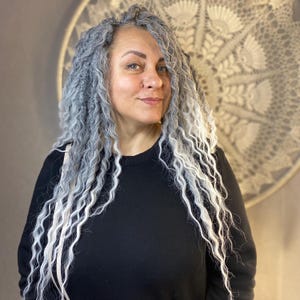 Soft Push-Up Curls Hair Extensions Ombre Silver Salt and Pepper to Blonde • Wavy Synthetic Dreads for Boho, Cosplay, Festival Looks