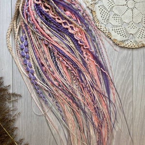 Set de rastas y trenzas sintéticas estilo boho • Puntas lisas y rizadas • Extensiones de cabello con efecto degradado pastel