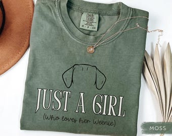 Dachshund Mom Comfort Colors Shirt, Weenie Mom Shirt, Wiener Dog Mom Shirt, Weenie Dog Gift, Doxie Mama Gift, Dog Lover Gifts