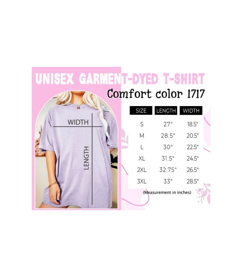 K&ouml;nnte beinhalten: Ein Unisex-T-Shirt aus gef&auml;rbtem Stoff in helllila. Das T-Shirt wird an einem Model gezeigt und hat eine Gr&ouml;&szlig;entabelle mit Ma&szlig;en in Zoll.