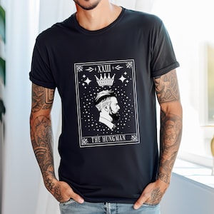 Das Hungman Tarot Karte Vintages Retro Tshirt, stilvolles witziges lustiges T-Shirt, schickes männliches cooles T-Shirt, Weihnachtsgeschenk-Geschenkidee für ihn,