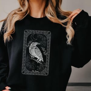 The Raven Tarot Karte Sweatshirt, Witchcore Pullover, Dark Academia Rundhalsausschnitt, Y2K Retro Crow Pullover, Vintage Soft Feeling Witchy Pullover