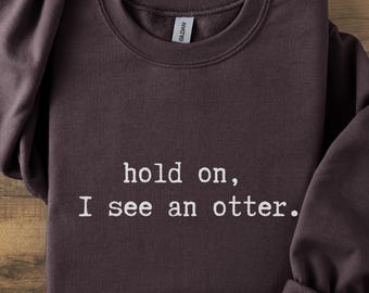 Moletom com gola redonda Otter Lover, suéter com mamífero marinho, suéter com citação engraçada de lontra, presente de moletom com animal, moletom Hold On Otter