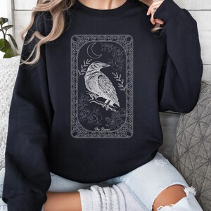 The Raven Tarot Karte Sweatshirt, Witchcore Pullover, Dark Academia Rundhalsausschnitt, Y2K Retro Crow Pullover, Vintage Soft Feeling Witchy Pullover