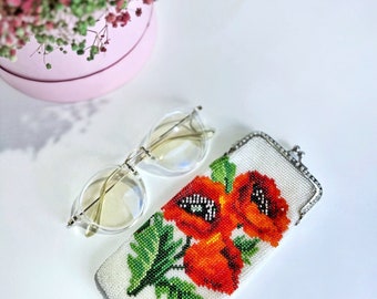 Case for glasses Sunglasses case with kiss clasp Beaded glasses wallet Small white with red flowers phone handbag Case for glasses poppies