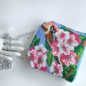 Häkeln Perlen Hellblau Perlen Tasche Weiße Blumen Flora/Fauna Print Handy Clutch Vintage Runde Tasche Kette Antike Kiss Lock Luxushandtasche