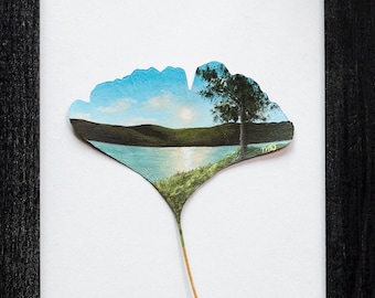 Nature-Inspired Acrylic Painting, Original Artwork, Framed “The Sun’s Reflection” Painting on Preserved Ginkgo Leaf, Unique Gift, Home Decor
