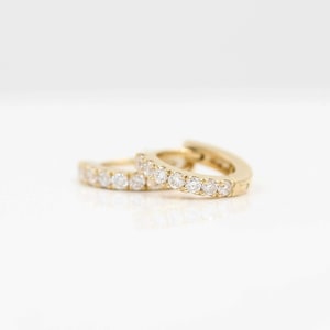 Créoles Huggie Moissanite en or blanc 14 carats : boucles d&#39;oreilles fines cartilage