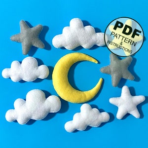 Pode incluir: Um conjunto de padrões de artesanato de feltro para fazer uma lua, nuvens e estrelas. O padrão PDF inclui instruções.