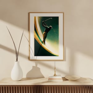 Puede incluir: Una impresión de arte mural enmarcada que presenta la silueta de un golfista en pleno movimiento de swing. La obra utiliza una paleta de colores verde bosque profundo, dorado y blanco, con líneas curvas que crean dinamismo.