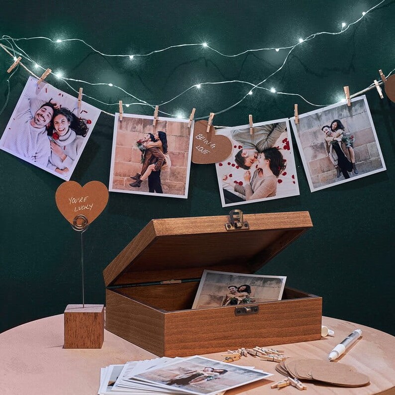 Speciale per Natale Espositore fotografico personalizzato con luce LED con scatola fotografica regalo di felice anno nuovo Stampa fotografica 10x10 cm immagine 1