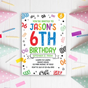 Puede incluir: Una invitaci&oacute;n de cumplea&ntilde;os colorida para un 6&ordm; cumplea&ntilde;os. La invitaci&oacute;n presenta el nombre "Jason's" y el n&uacute;mero "6" en letras grandes y coloridas. El texto dice "Est&aacute;s invitado a la fiesta de cumplea&ntilde;os de Jason, el 6&ordm;, el viernes 22 de septiembre, de 3:00 PM a 5:00 PM, en la casa de Jason, 123 Park Avenue, NY 10022, RSVP en julio al 123-456-7890."