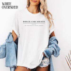 Camiseta italiana con frase &quot;Dolce Far Niente&quot;, camiseta cómoda y relajada con la definición de &quot;Dolce Far Niente&quot;