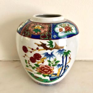 ヴィンテージ、日本製磁器花瓶 - 花のモチーフ - 5.9 x 5.1 インチ 15x13 cl