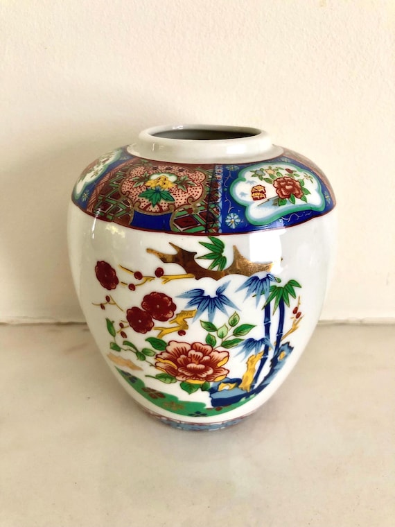 ●JAPANESE MODERN VINTAGE FLOWER VASE ● Vintage, Japanese Porcelain Vase - Floral Motif - 5.9 X 5.1 Inches
