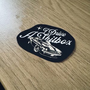 Laptop Sticker ‚Ich fahre eine Sh*tbox‘