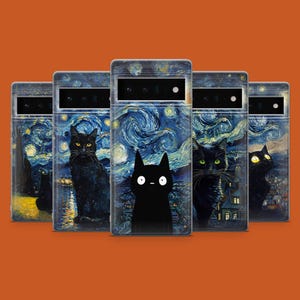 Puede incluir: Cinco fundas para teléfono con un gato negro y un diseño de noche estrellada. Las fundas son todas diferentes, pero todas tienen el mismo diseño básico. Las fundas están hechas de un material transparente y todas tienen un gato negro con un diseño de noche estrellada en la parte posterior.