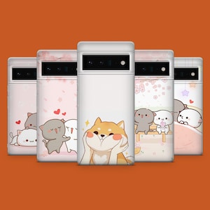Puede incluir: Cinco fundas de tel&eacute;fono diferentes con dise&ntilde;os de animales de dibujos animados lindos. Las fundas son blancas con un recorte para el objetivo de la c&aacute;mara negro. Los dise&ntilde;os incluyen un gato, un perro y un conejo.