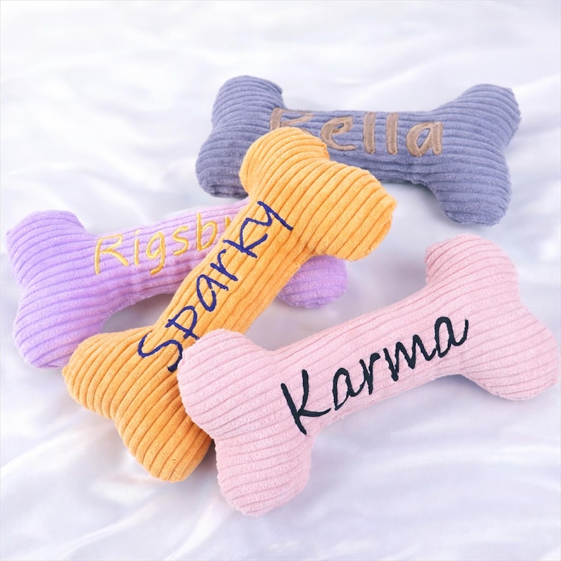 Personalisierte Knochen Haustier Spielzeug, Individuell gesticktes Hundespielzeug, Haustier Name Spielzeug, Geschenk für Tierbesitzer, neuer Welpe Geschenk, Geschenk für Hundemama, Geburtstagsgeschenk Bild 1