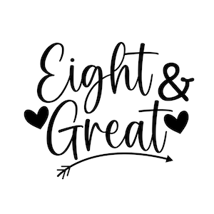 Op de afbeelding: Zwart-wit afbeelding met de woorden "Eight & Great" in een sierlijk lettertype. Twee zwarte harten flankeren de woorden en een zwarte pijl wijst naar rechts onder het woord "Great".