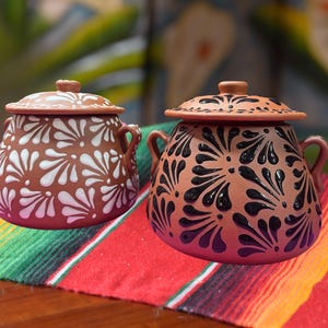 Olla Relieve In Black or White, Bean Pot, Handmade Christmas Gift, Kitchen Decor, Cafe