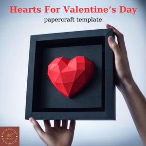 Puede incluir: Un corazón rojo geométrico de papel, exhibido en una caja de sombra negra. El texto en la parte superior dice "Hearts For Valentine's Day" y "papercraft template". El corazón es el punto focal, con un diseño facetado.
