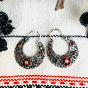 Earrings - Earrings "Embroidery" made of silver with natural garnet