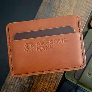 Monedero para tarjetas Sköll / Monedero minimalista de cuero Buttero / Tarjetero con 4 bolsillos / Monedero delgado para tarjetas en varios colores / Awesome Hank