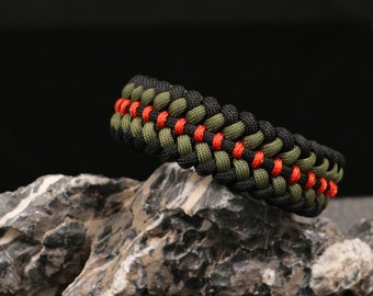 Pulseira Santified Paracord 550: Preto e Verde Oliva, Costura Vermelha