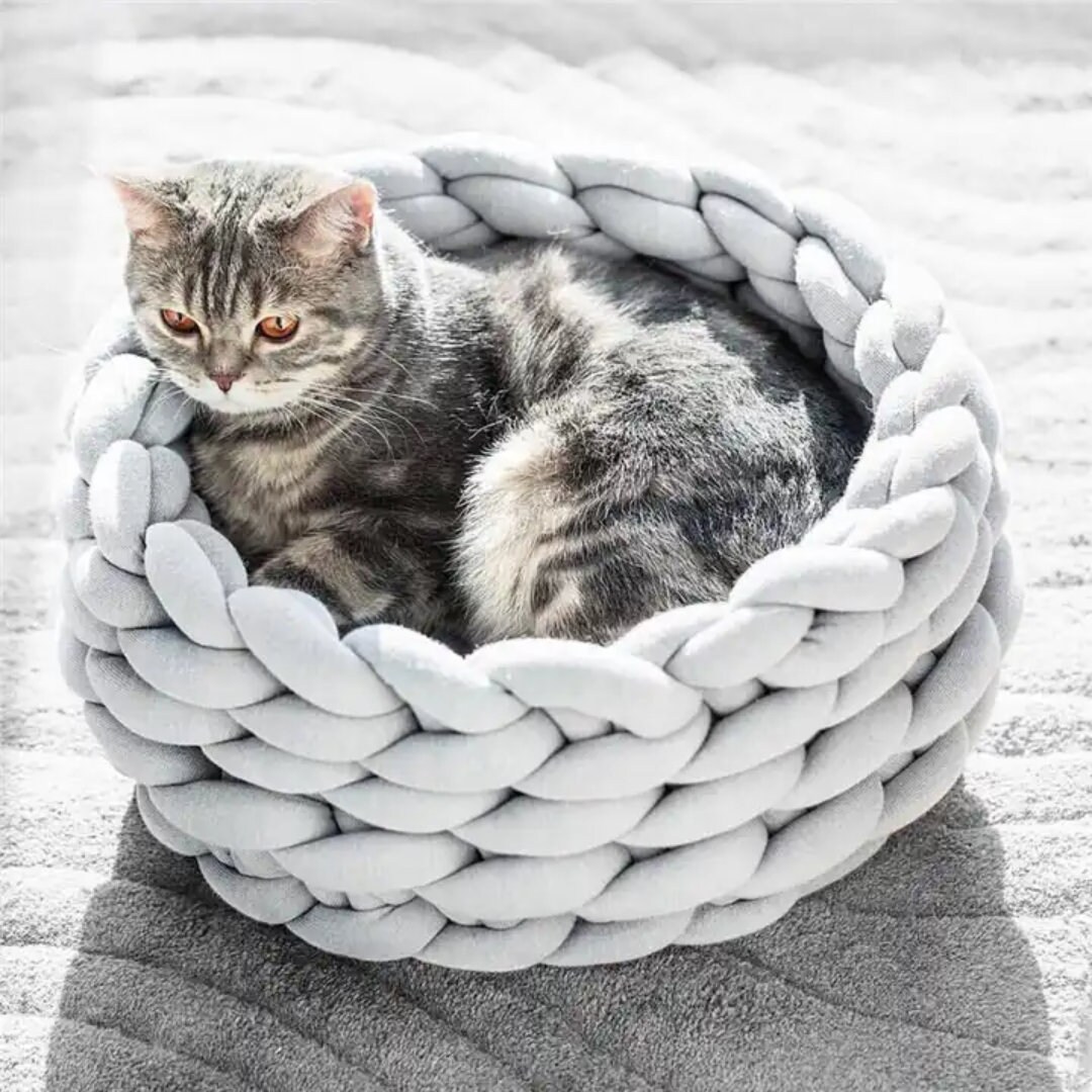 Chunky Knit Pet Basket, Hand Woven Cat Bed Handmade Cat Bed, Cat Basket