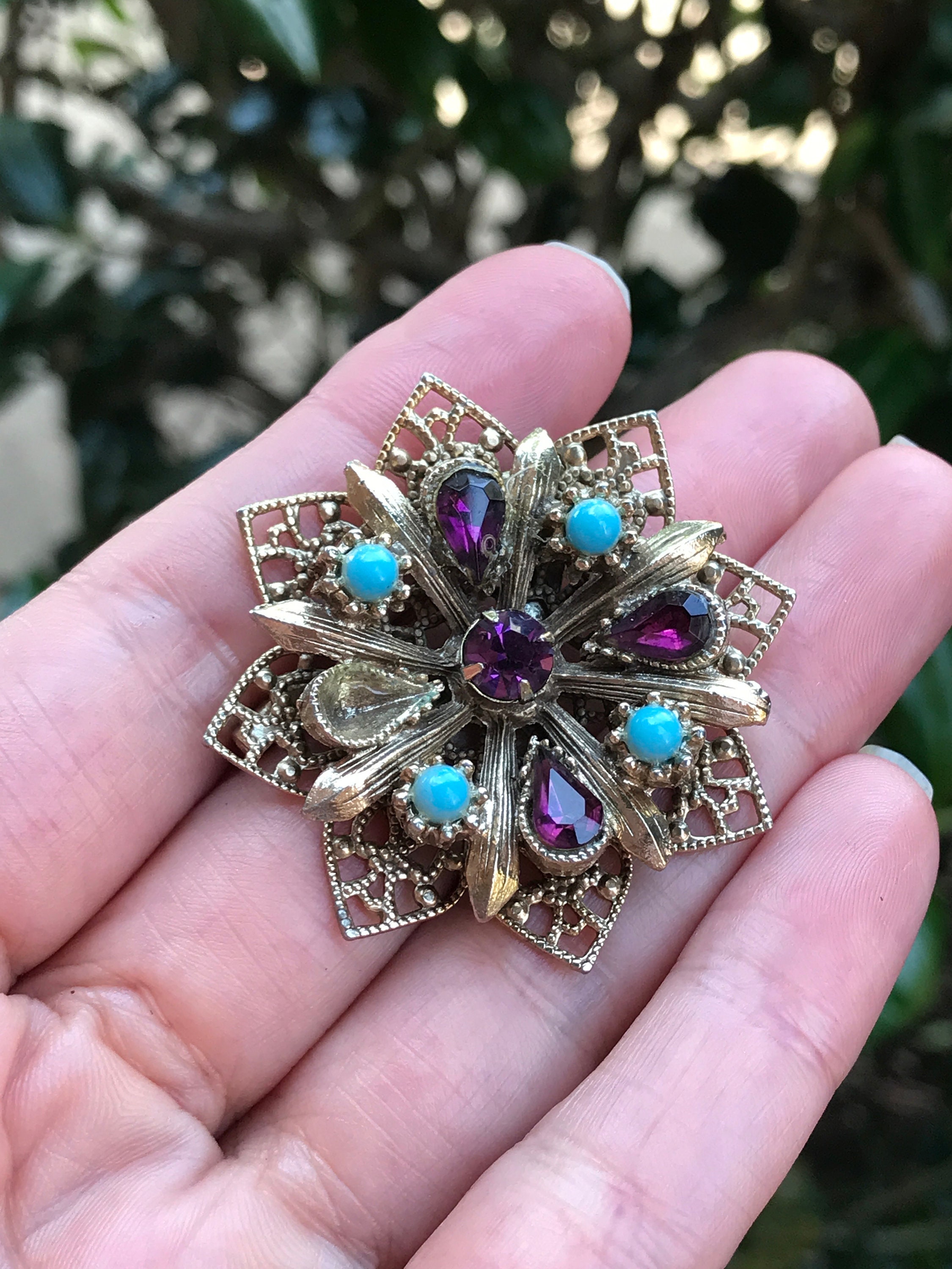 Broche Vintage Dorée Avec 3 Pierres Violettes - Bijou Fantaisie Ancien