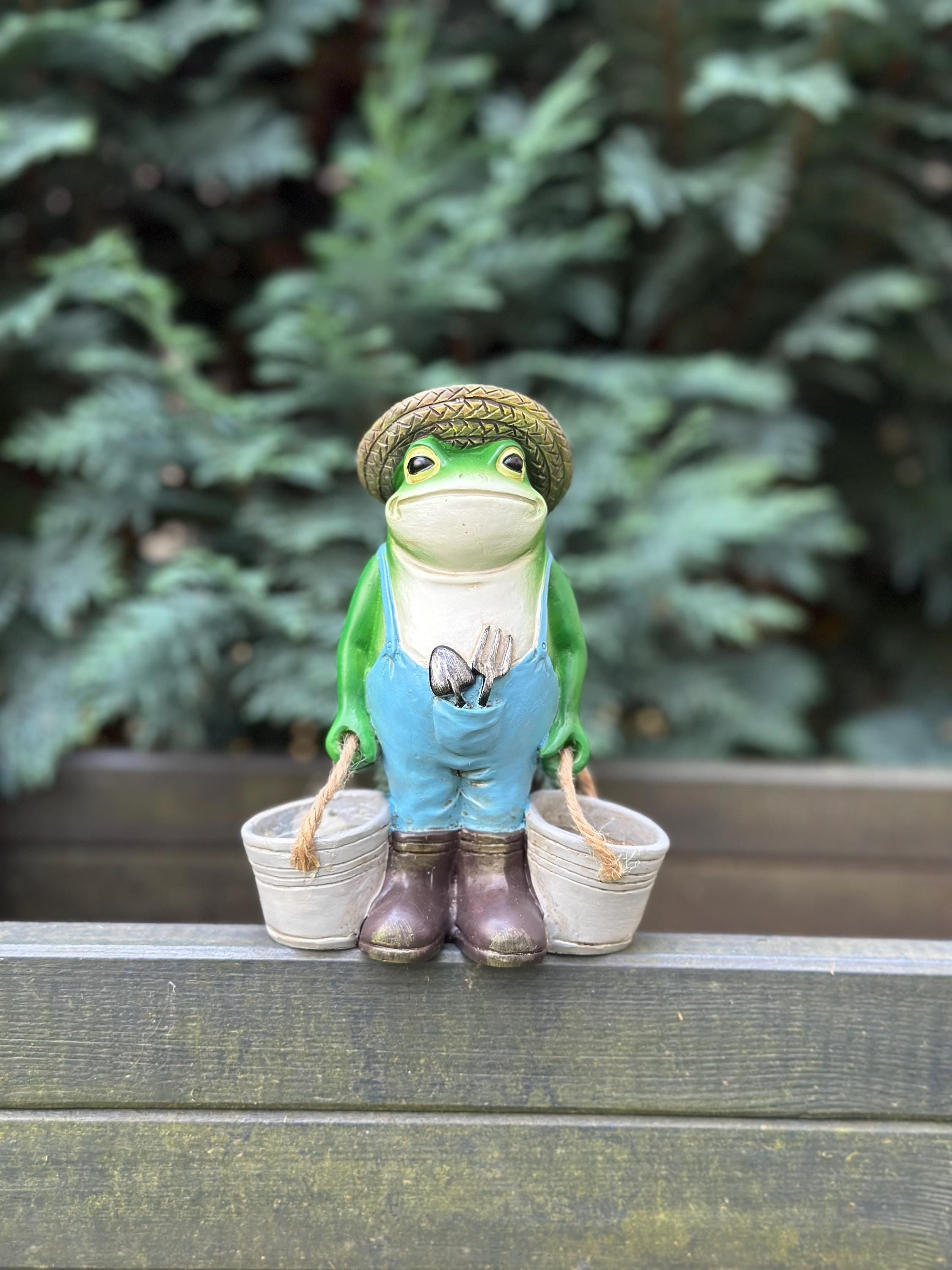 Statua da giardino a forma di rana divertente – Statuina in resina per animali da giardino e decorazioni per esterni | Idea regalo perfetta per uso esterno