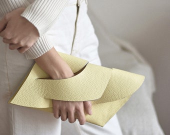Sculpturale donkere chocoladebruine leren tas - Mini Balance Bag - Linda Sieto