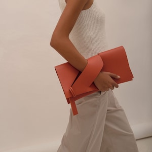 Einzigartige Handschlaufe Designer Leder Clutch, Benutzerdefinierte Name Monogramm, Geldbörse, personalisierte Geburtstagsgeschenk, Abend Anlass, Hochzeit, Anfang Tasche