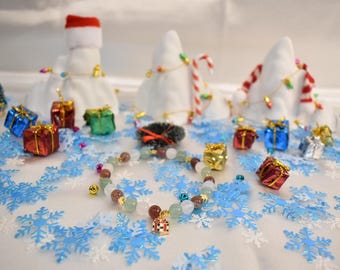 Pulsera con dijes de cristal navideños: aventurina, cuarzo fresa y calcita
