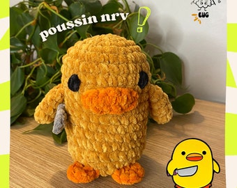 peluche crochet poussin avec couteau, meme, angry duck plushie