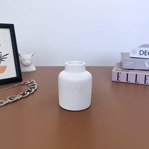 Vase Scandi Textured  - Handmade Decorative Vase for Dried Flowers, Minimalist Home Decor, Modern Scandinavian Design